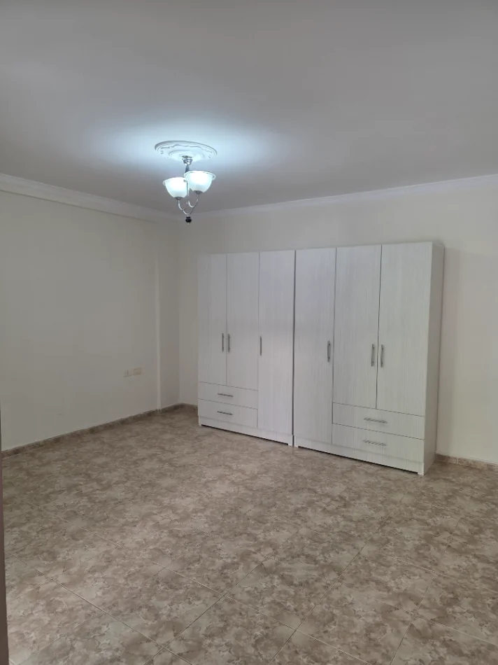 Tirane,Me Qera Apart tip.1+1,kati 1,pallat 5-kat,sip.57m²,qera 40'000 Leke/muaj,në rr I.Dollaku,300m nga Fusha/rr.Ali Demi,800m nga brryli/Lana Tirane