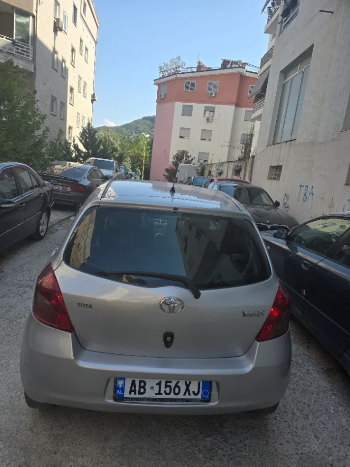 Tirane, shitet makine Toyota Yaris 2007 Nafte, gri metalizato automatik Kondicioner 205.000 km 4.500 €