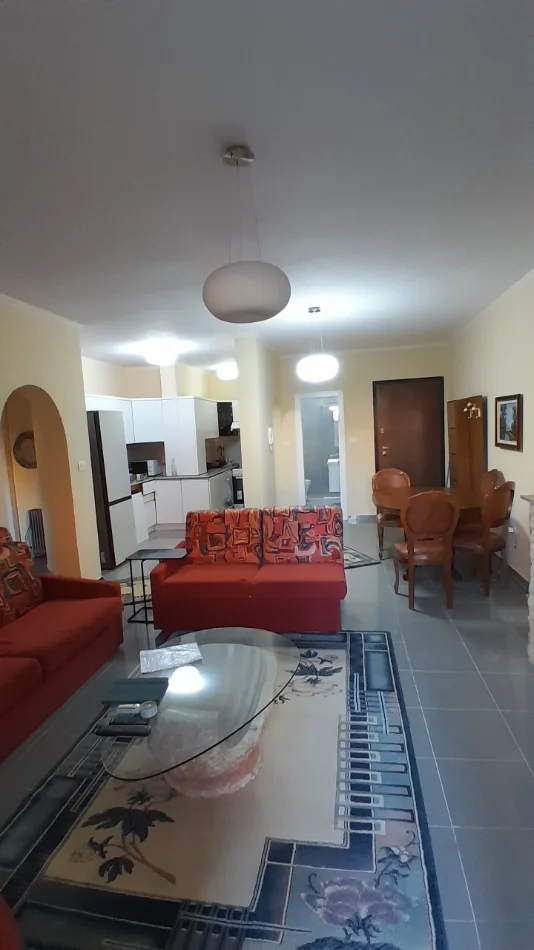 Tirane, jepet me qera apartament 2+1+Aneks+Ballkon Kati 5, 110 m² 800 € (Rr. Kosovareve)