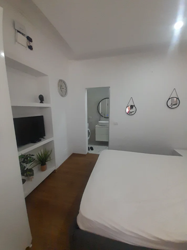 Tirane, jepet me qera Garsonier, Mobiluar, Cmimi 37.000 Lekë të Reja, Pranë Selvisë, Rruga Dibrës,Tiranë.