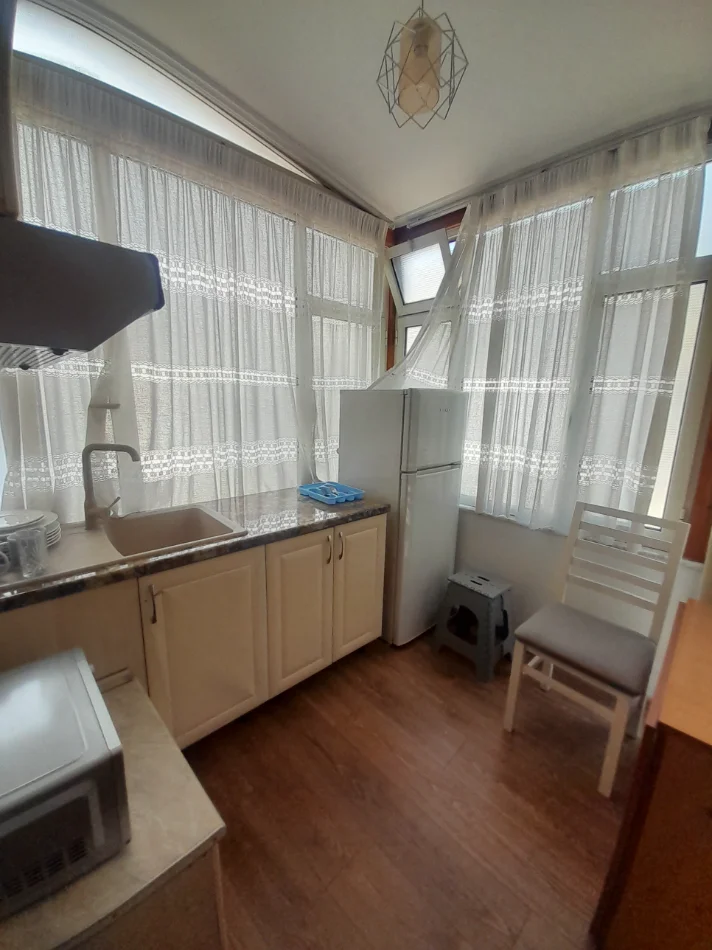 Tirane, jepet me qera Garsonier, Mobiluar, Cmimi 37.000 Lekë të Reja, Pranë Selvisë, Rruga Dibrës,Tiranë.