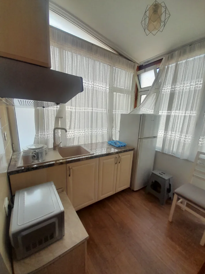 Tirane, jepet me qera Garsonier, Mobiluar, Cmimi 37.000 Lekë të Reja, Pranë Selvisë, Rruga Dibrës,Tiranë.