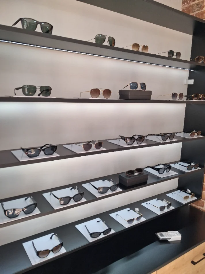 SHTET BIZNES dyqan optike nga pronari pa komision Kati 0, 67 m² 2.500.000 lek