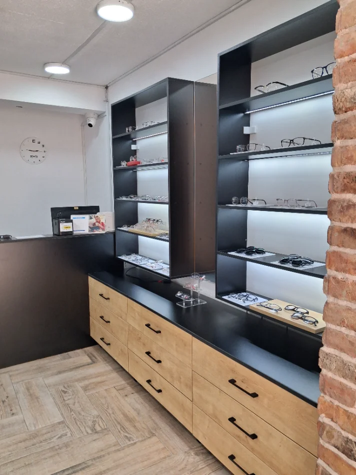 SHTET BIZNES dyqan optike nga pronari pa komision Kati 0, 67 m² 2.500.000 lek