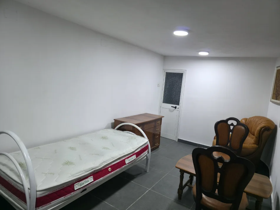 Tirane, jepet me qera garsonier Kati 0, 27 m² 240 € (laprake)
