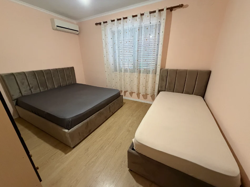 Tirane, jepet me qera apartament 1+1+Aneks+Ballkon Kati 2, 60 m² 550 € (qyteti studenti)