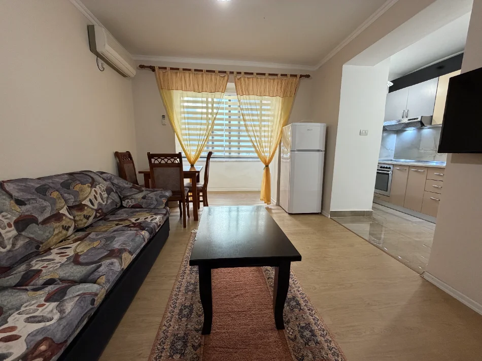 Tirane, jepet me qera apartament 1+1 Kati 2, 60 m² 550 € (Rruga Ali demi)