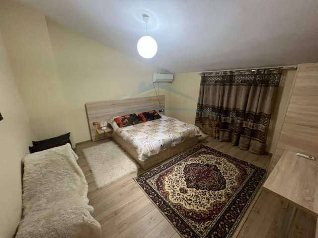 Korce, jepet me qera apartament 3+1 Kati 2, 172 m² 400 Euro (Lagjia 14)