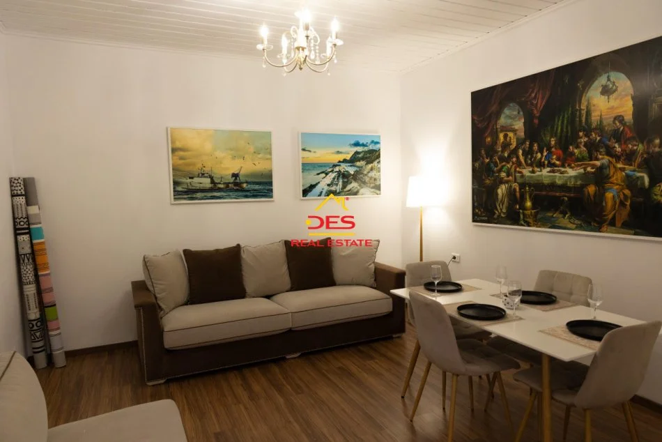 Vlore, jepet me qera shtepi 2+1+Ballkon Kati 0, 124 m² 700 € (Rruga Dreshovica)