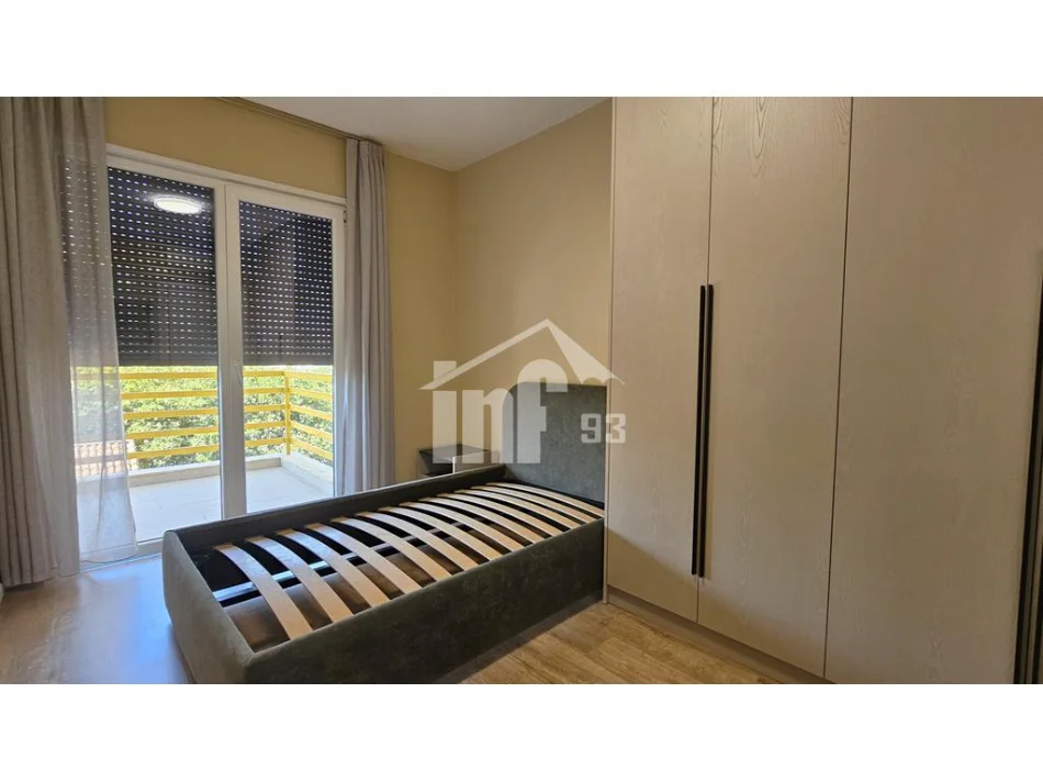 Tirane, jepet me qera apartament 3+1 Kati 4, 110 m² 1.100 € (RRUGA “DRITAN HOXHA”, 600 M NGA “RING CENTER”)