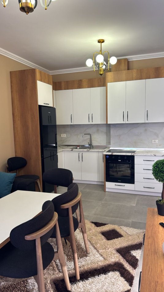 Tirane, jepet me qera apartament 1+1+Ballkon Kati 7, 65 m² 500 € (Rruga 5 maji Tirane)