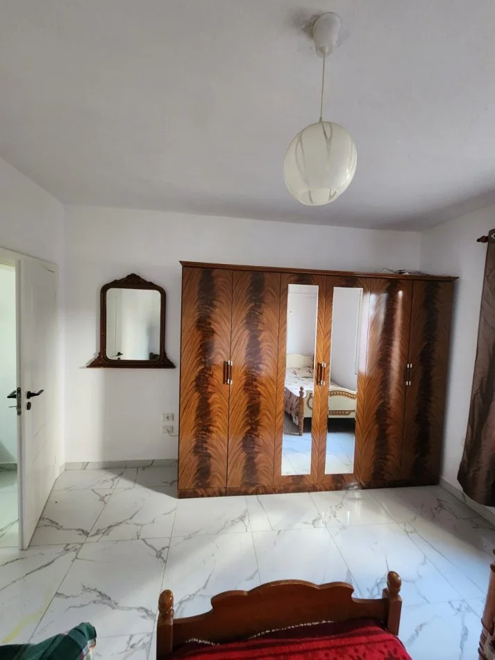 Tirane, jepet me qera shtepi 1+1 Kati 0, 50 m² 300 € (Rruga Ramadan Bogdani)