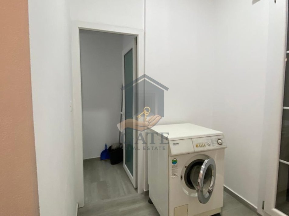 Durres, jepet me qera apartament 1+1 Kati 2, 62 m² 300 € (Ish keneta)