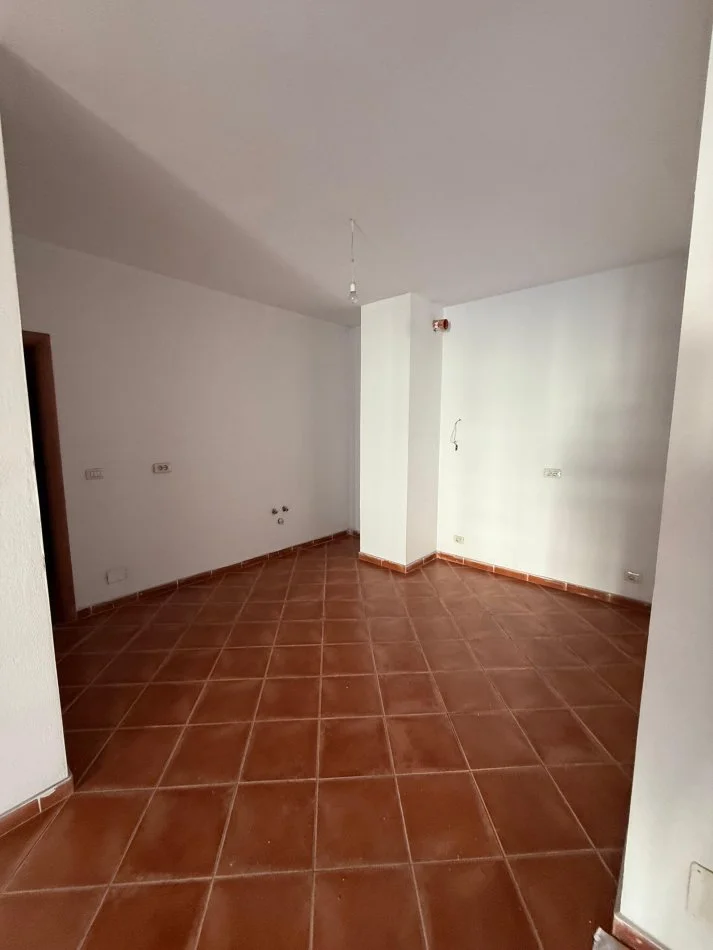 Tirane, shitet apartament 2+1 , 130 m² 230.000 € (Mbikalimi i Kristalit)