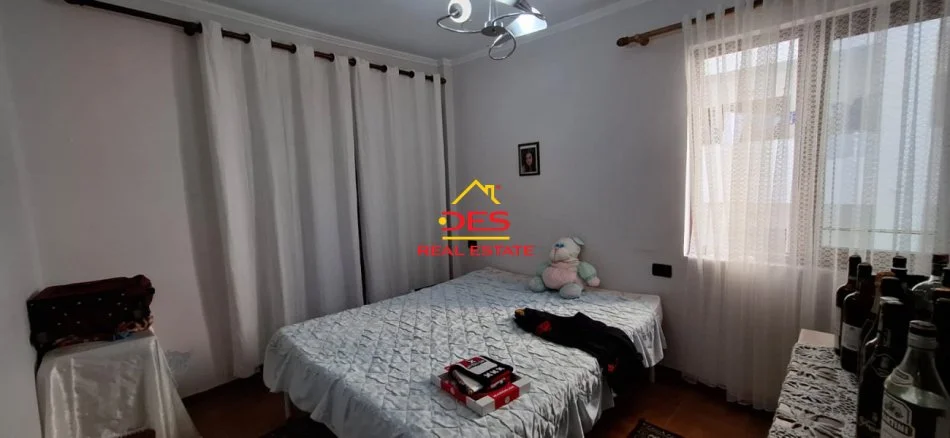 Vlore, jepet me qera apartament 3+1+Ballkon Kati 3, 100 m² 350 € (Rruga Demokracia)