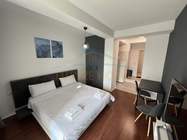 Korce, jepet me qera apartament 1+1 Kati 4, 40 m² 250 Euro (Terminali i Autobuzave)