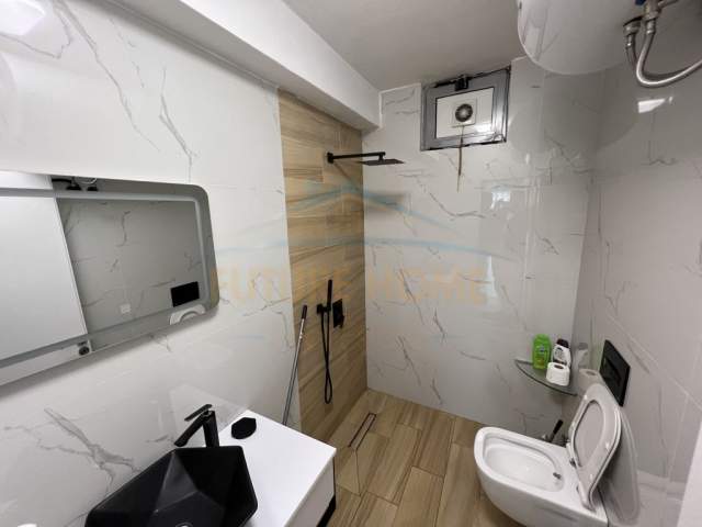 Korce, jepet me qera apartament 1+1 Kati 4, 40 m² 250 Euro (Terminali i Autobuzave)