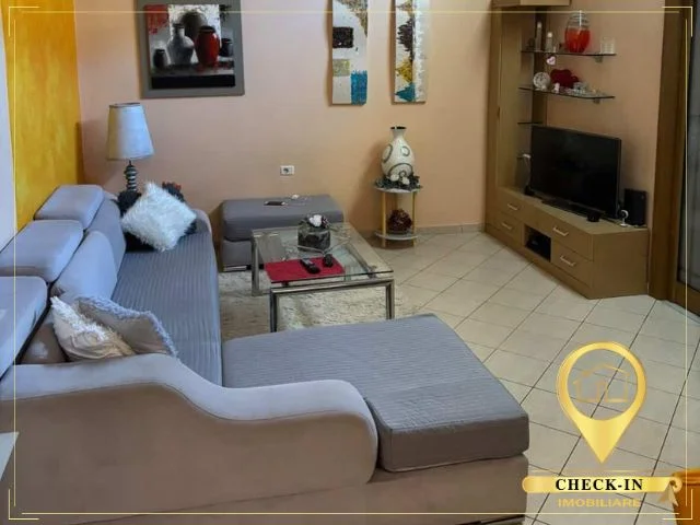 Tirane, jepet me qera apartament duplex Dublex Kati 0, 300 m² 2.000 € (Rruga Elbasanit)