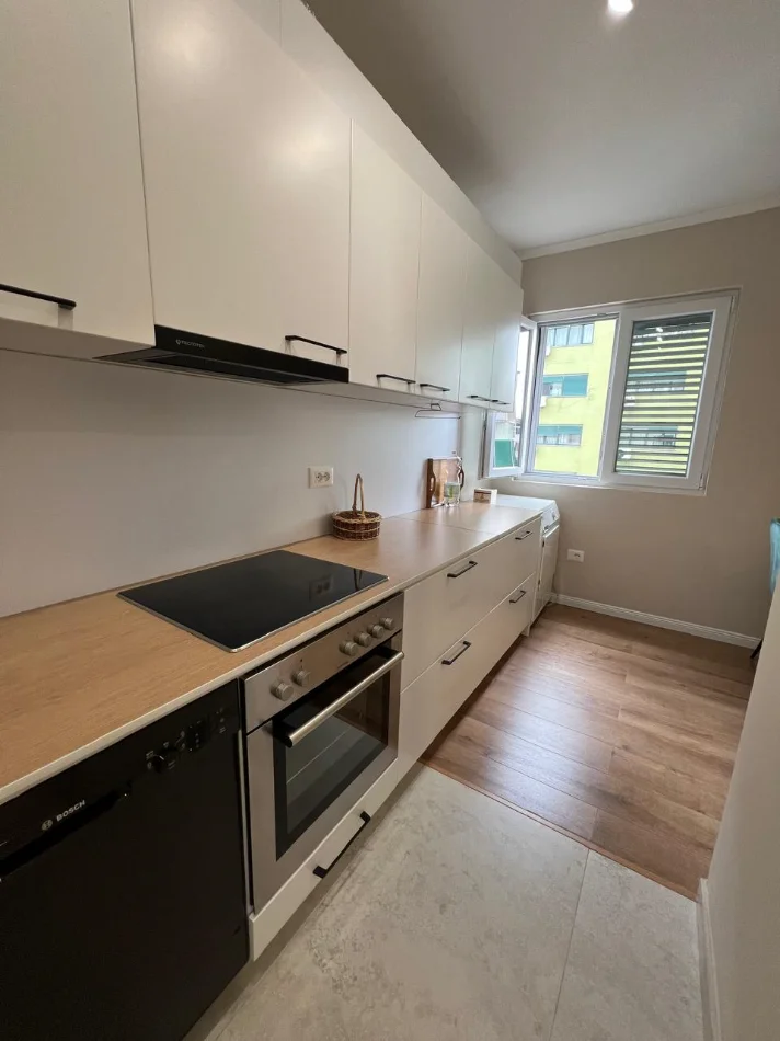 Tirane, jepet me qera apartament 1+1 Kati 6, 100 m² 800 €