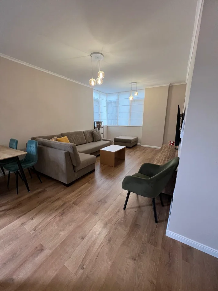 Tirane, jepet me qera apartament 1+1 Kati 6, 100 m² 800 €