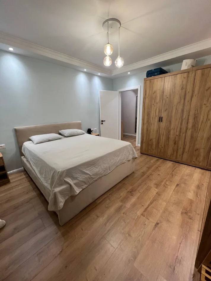 Tirane, jepet me qera apartament 1+1 Kati 6, 100 m² 800 €