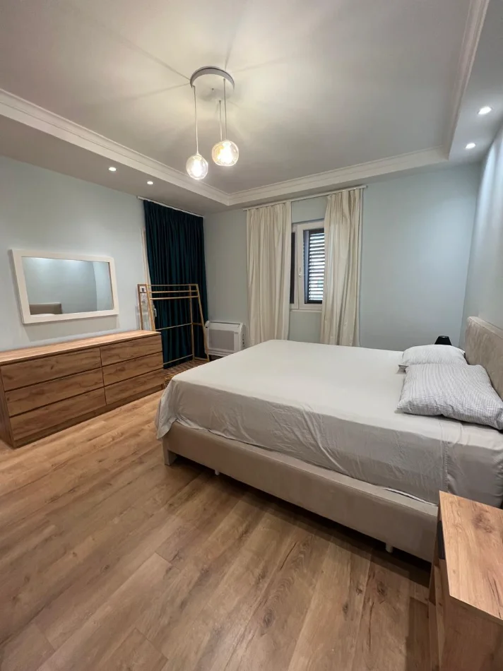 Tirane, jepet me qera apartament 1+1 Kati 6, 100 m² 800 €