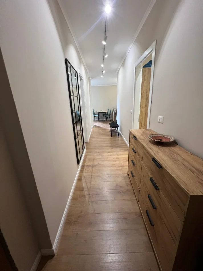 Tirane, jepet me qera apartament 1+1 Kati 6, 100 m² 800 €