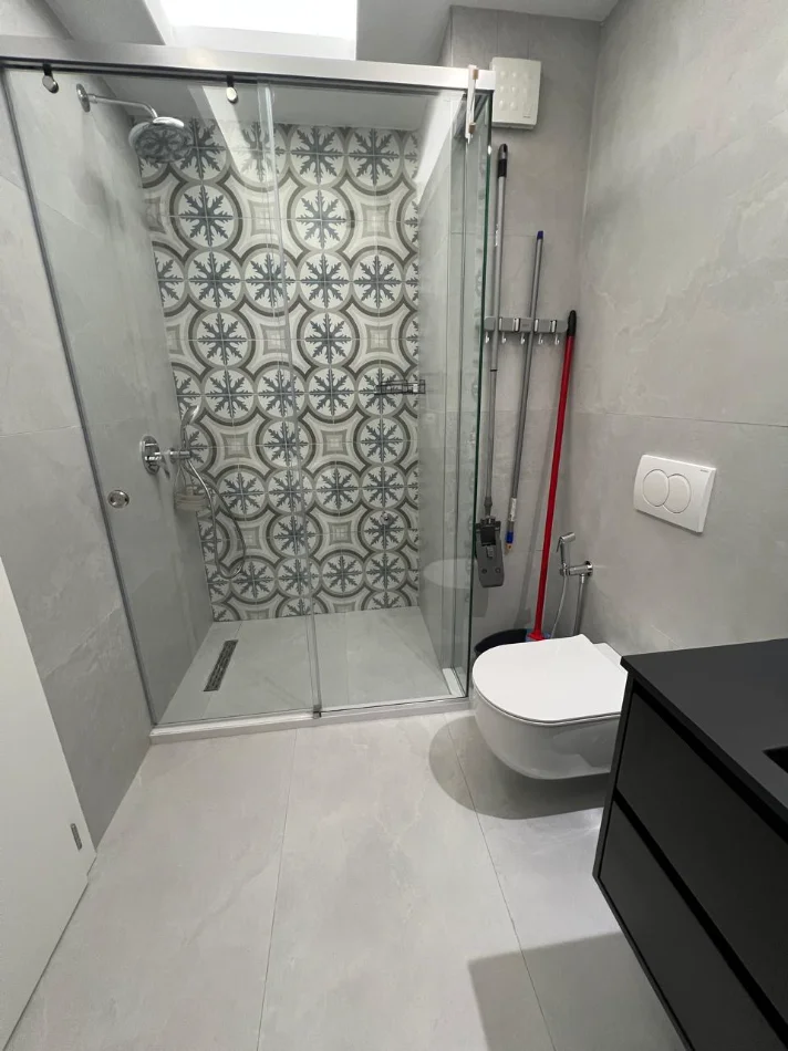 Tirane, jepet me qera apartament 1+1 Kati 6, 100 m² 800 €