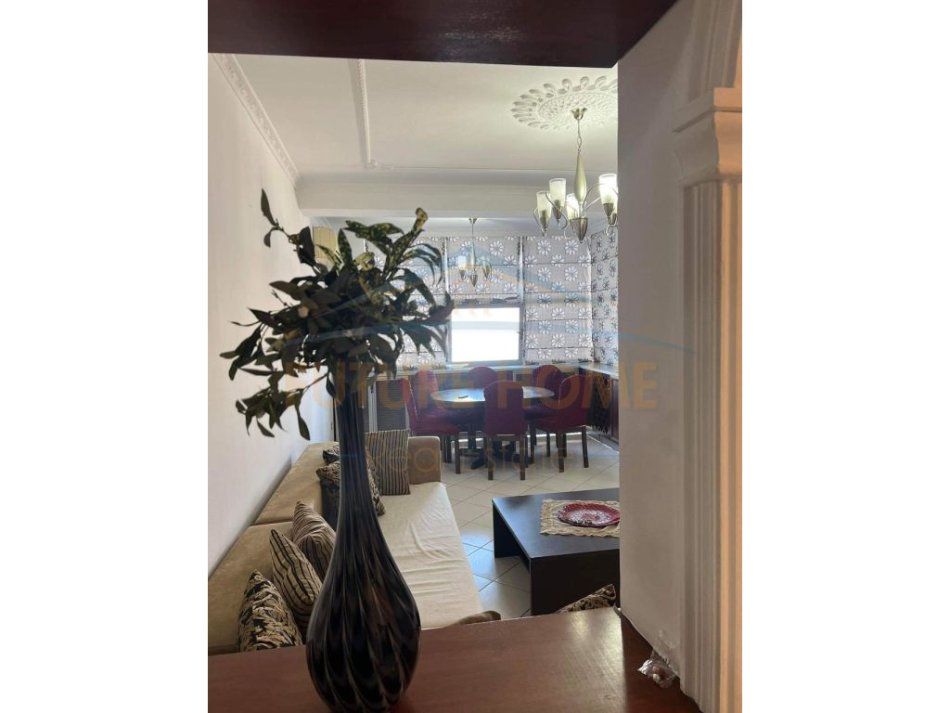 Tirane, jepet me qera apartament 2+1+Ballkon Kati 8, 113 m² 450 € (Unaza e Re, Astir)
