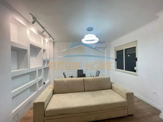 Tirane, jepet me qera apartament 2+1 Kati 2, 700 Euro (Myslym Shyri)