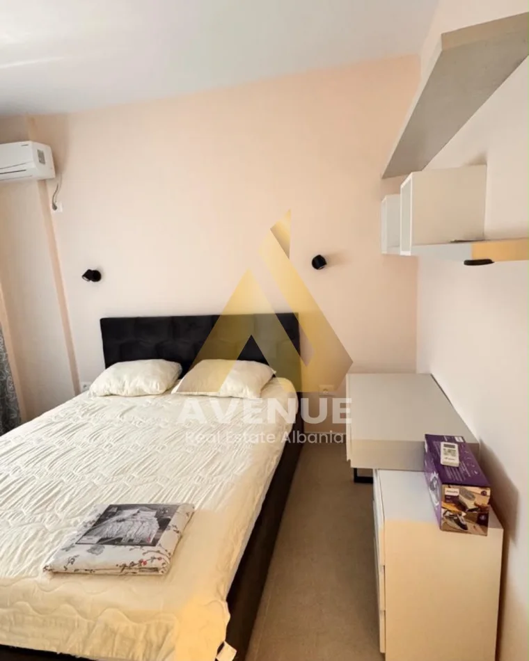 Tirane, jepet me qera apartament 1+1 , 750 € (Myslym Shyri)