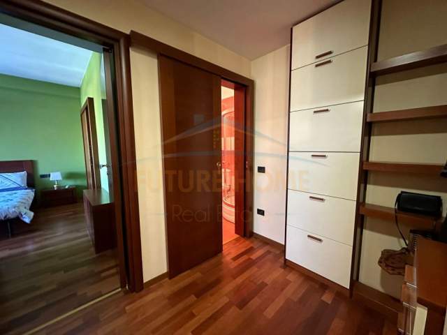 Tirane, jepet me qera apartament 2+1+BLK Kati 8, 105 m² 800 Euro (rruga e barrikadave)
