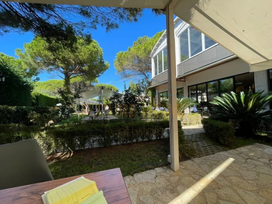 Durres, shitet bar-resorant Kati 0, 1.300 m² 120.000 € (Gjiri I Lalzit)