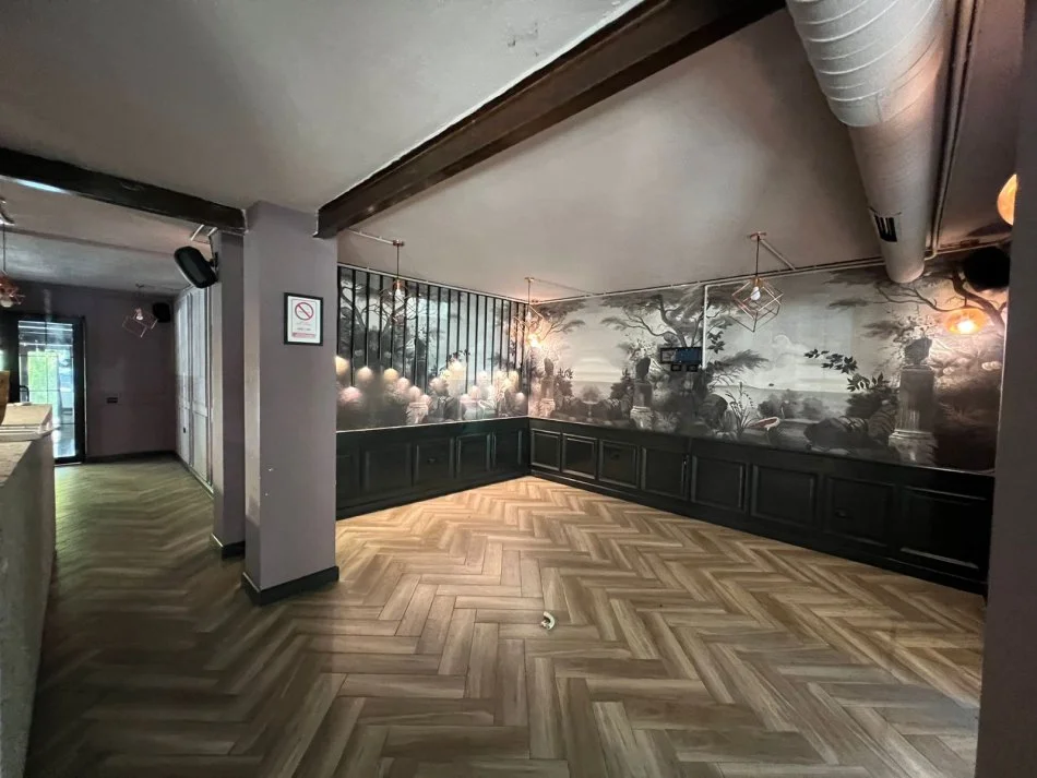 Tirane, shitet ambjent biznesi Kati 0, 112 m² 250.000 € (Rruga Irfan Tomini)