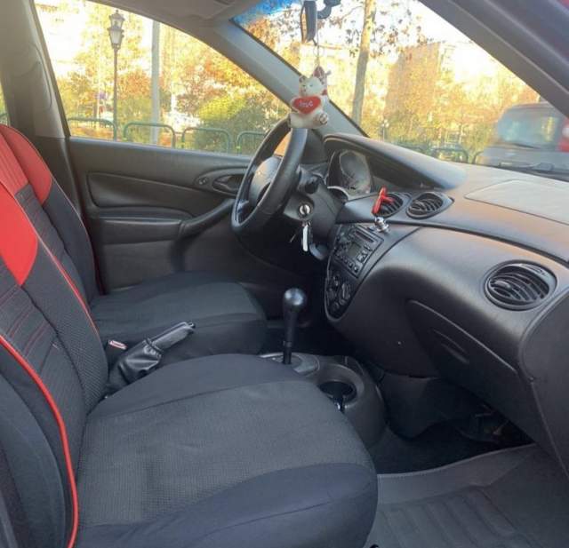 Tirane, shitet makine Ford Focus Viti 2000, 2.000 Euro