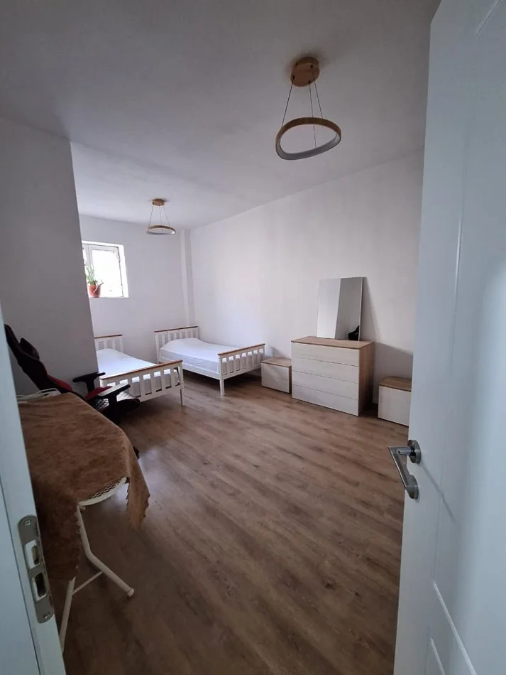 Tirane, jepet me qera apartament 1+1 Kati 1, 75 m² 500 € (9-katshet)