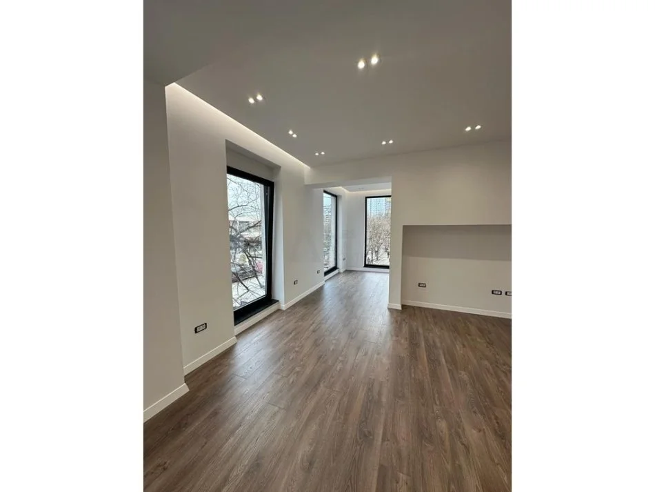 Tirane, jepet me qera apartament 1+1 Kati 2, 76 m² 1.500 € (myslymshyr)