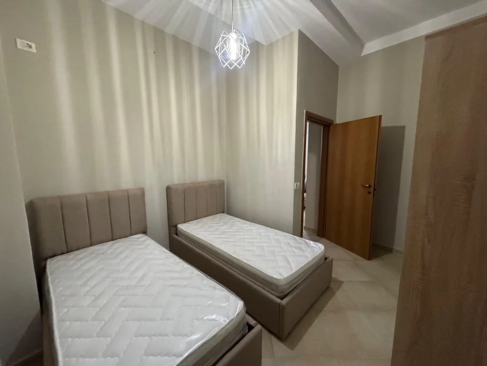 Tirane, jepet me qera apartament 2+1 Kati 0, 75 m² 350 € (Muahamet deliu)