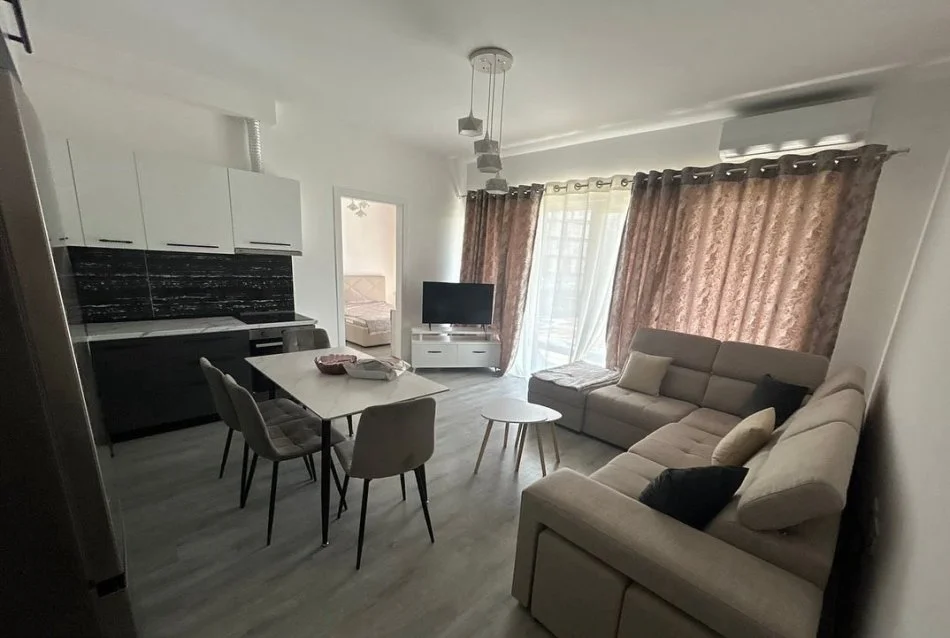 Tirane, jepet me qera apartament 2+1+Ballkon Kati 3, 80 m² 650 € (Rruga 5 maj prane emerald center)