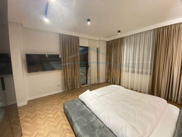 Durres, jepet me qera apartament 1+1 75 m² 800 Euro (VOLLGA)