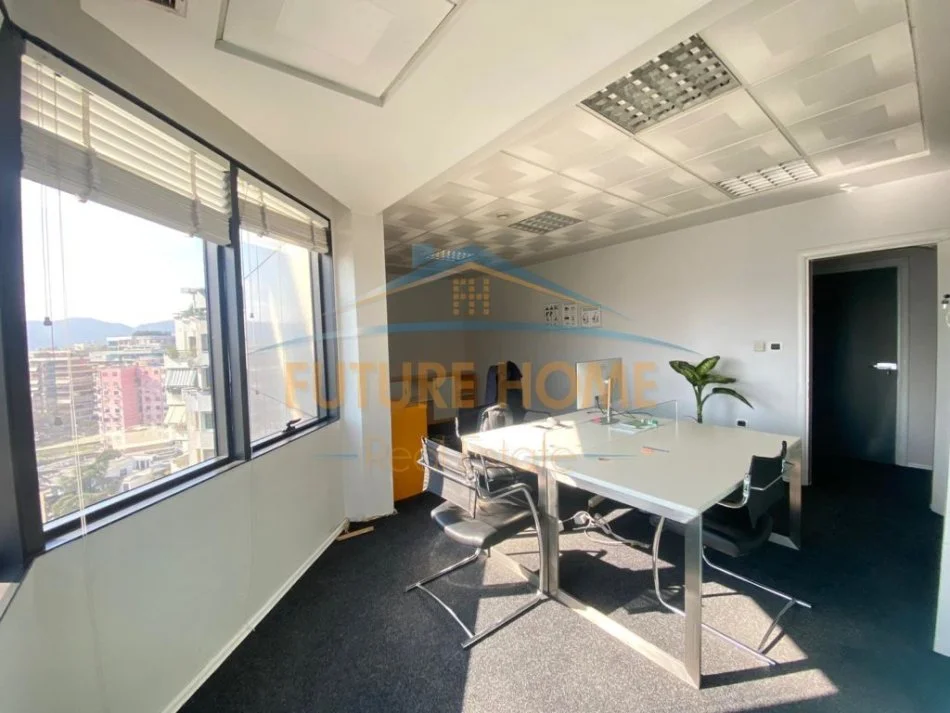 Tirane, jepet me qera zyre Kati 11, 118 m² 2.500 € (BULEVARDI DESHMORET E KOMBIT)