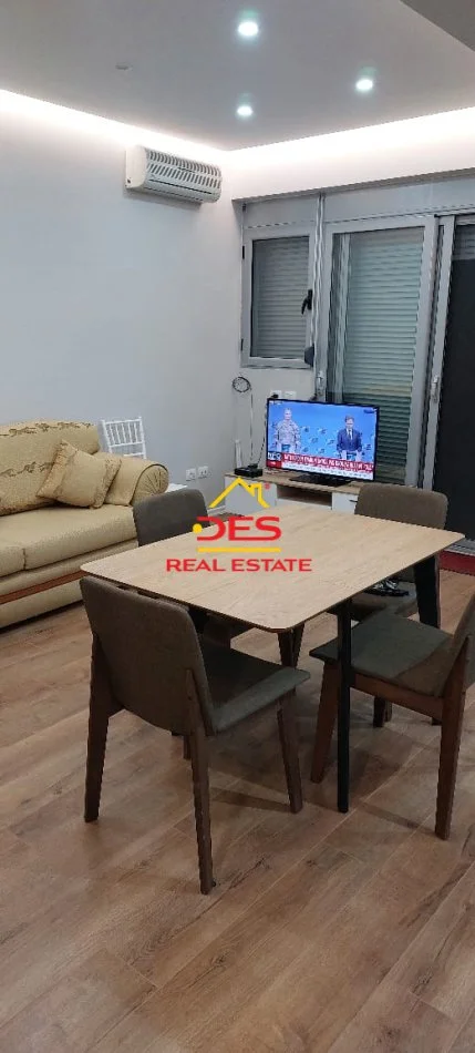 Vlore, jepet me qera apartament 1+1+Ballkon Kati 2, 70 m² 400 € (Rruga Dhimitër Konomi)