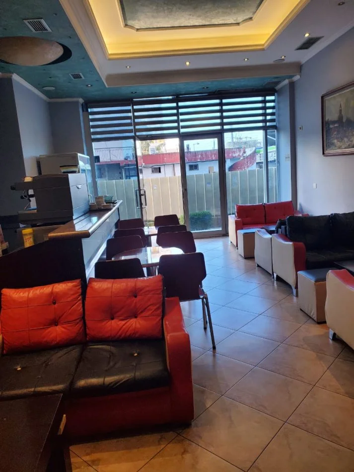 Tirane, njoftim lokal ne shitje ne pun