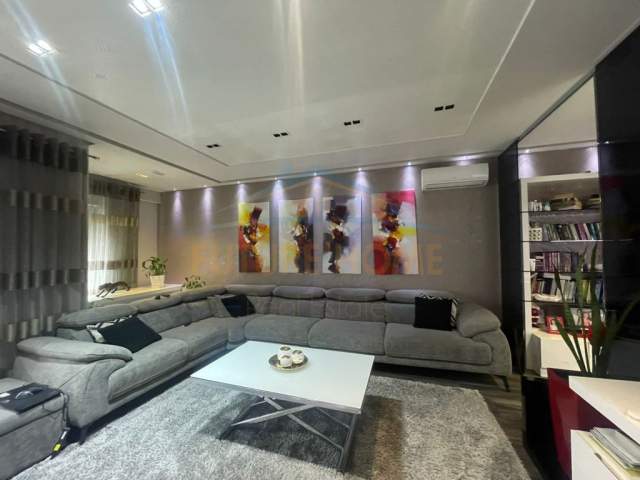 Tirane, jepet me qera apartament 2+1 Kati 8, 130 m² 1.100 Euro (Ndre Mjeda)