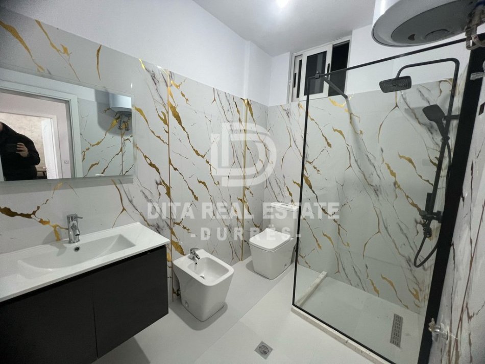 Durres, shitet apartament 1+1+Ballkon Kati 5, 73 m² 99.000 € (PAVARESIA)