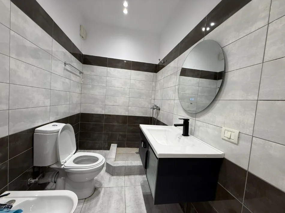 Tirane, shitet apartament 1+1+Ballkon Kati 4, 61 m² 120.000 € (Rruga Aleksandri i Madh)