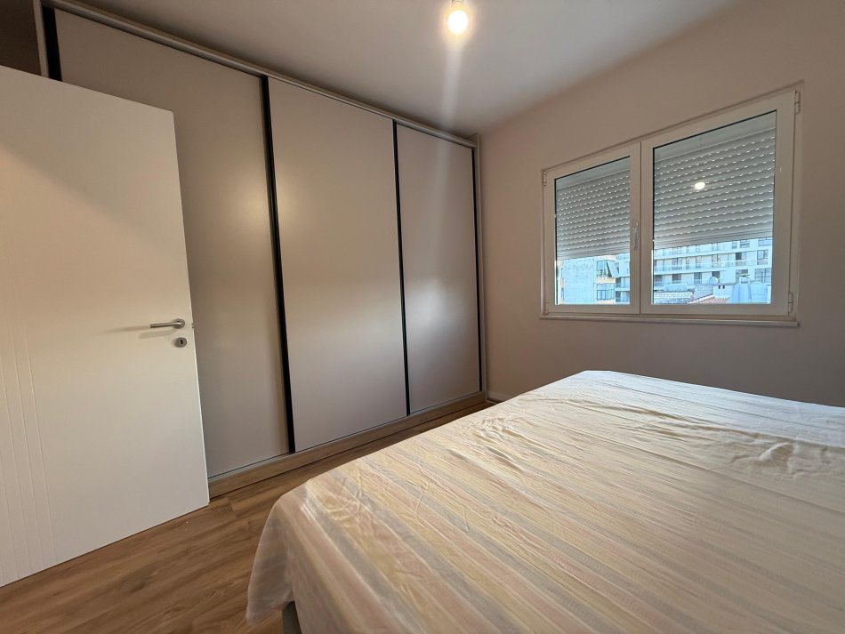 Tirane, jepet me qera apartament 1+1+Ballkon Kati 4, 60 m² 650 € (Mine peza)