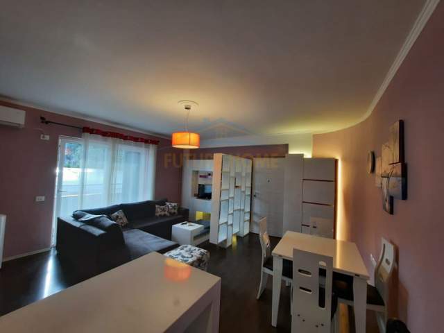 Tirane, jepet me qera apartament 1+1 Kati 1, 100 m² 500 Euro (Kodra e Diellit)