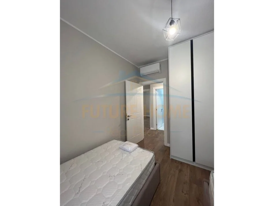 Tirane, jepet me qera apartament 3+1 Kati 2, 123 m² 700 € (UNAZA E RE)