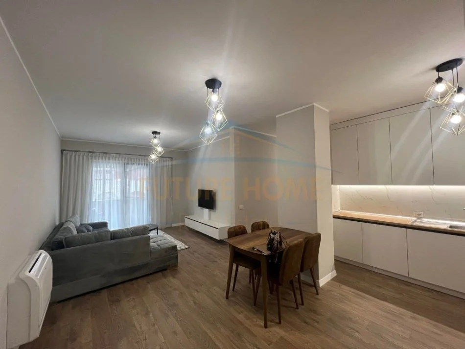 Tirane, jepet me qera apartament 3+1 Kati 2, 123 m² 700 € (UNAZA E RE)